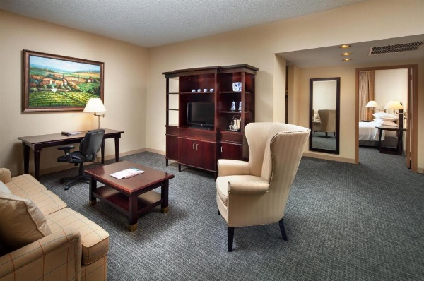 Anaheim Majestic Garden Hotel image 10