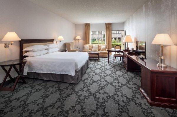 Anaheim Majestic Garden Hotel image 7