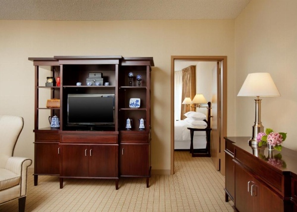 Anaheim Majestic Garden Hotel image 9